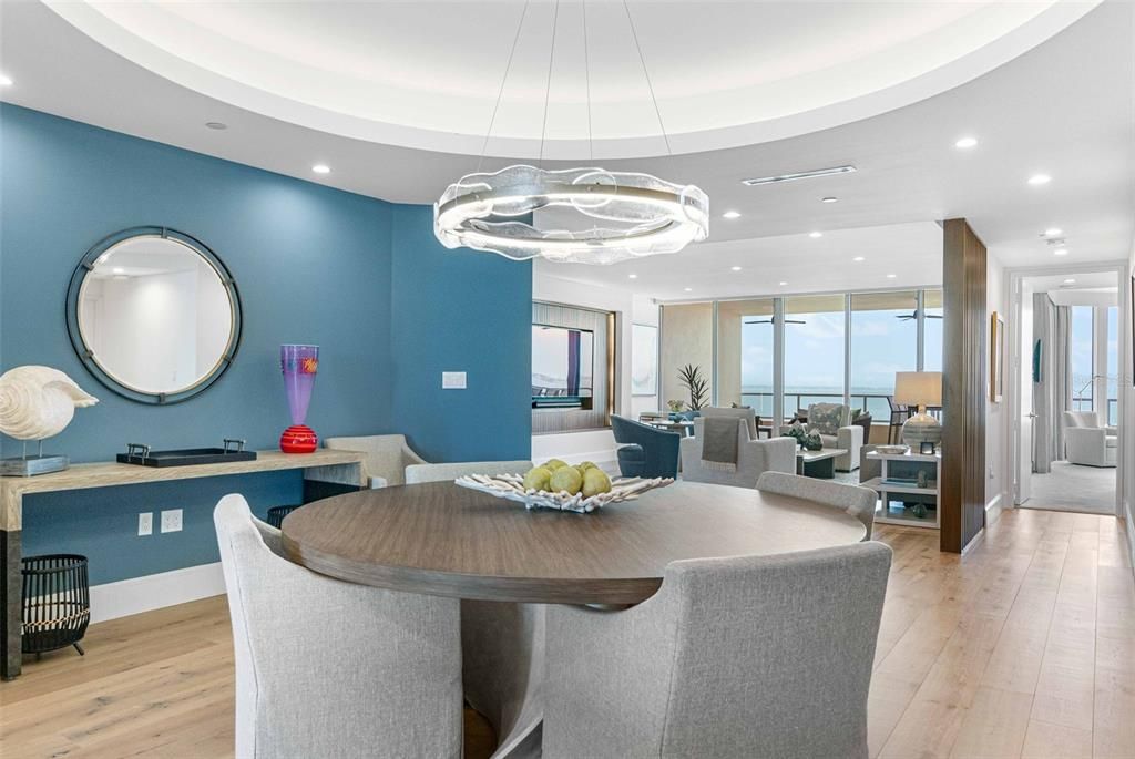 Под контрактом: $1,998,000 (3 спален, 3 ванн, 2550 Квадратных фут)