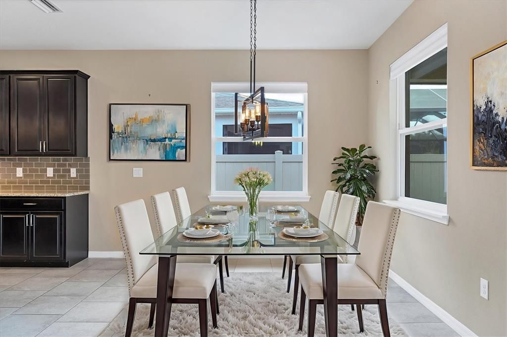 合同活跃: $595,000 (3 贝兹, 2 浴室, 2623 平方英尺)