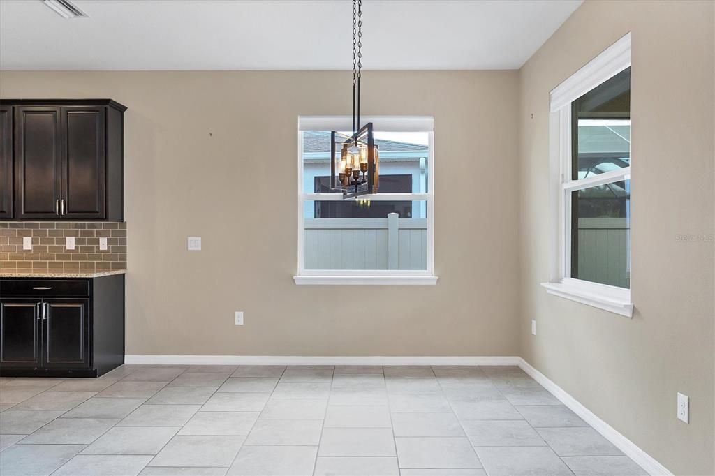 合同活跃: $595,000 (3 贝兹, 2 浴室, 2623 平方英尺)