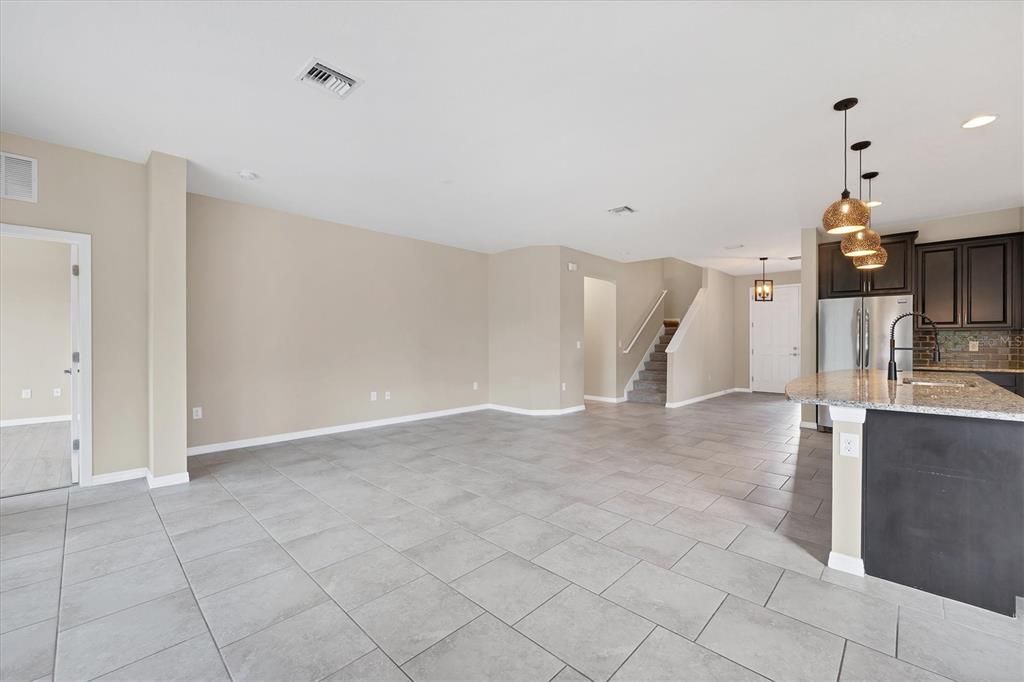 合同活跃: $595,000 (3 贝兹, 2 浴室, 2623 平方英尺)