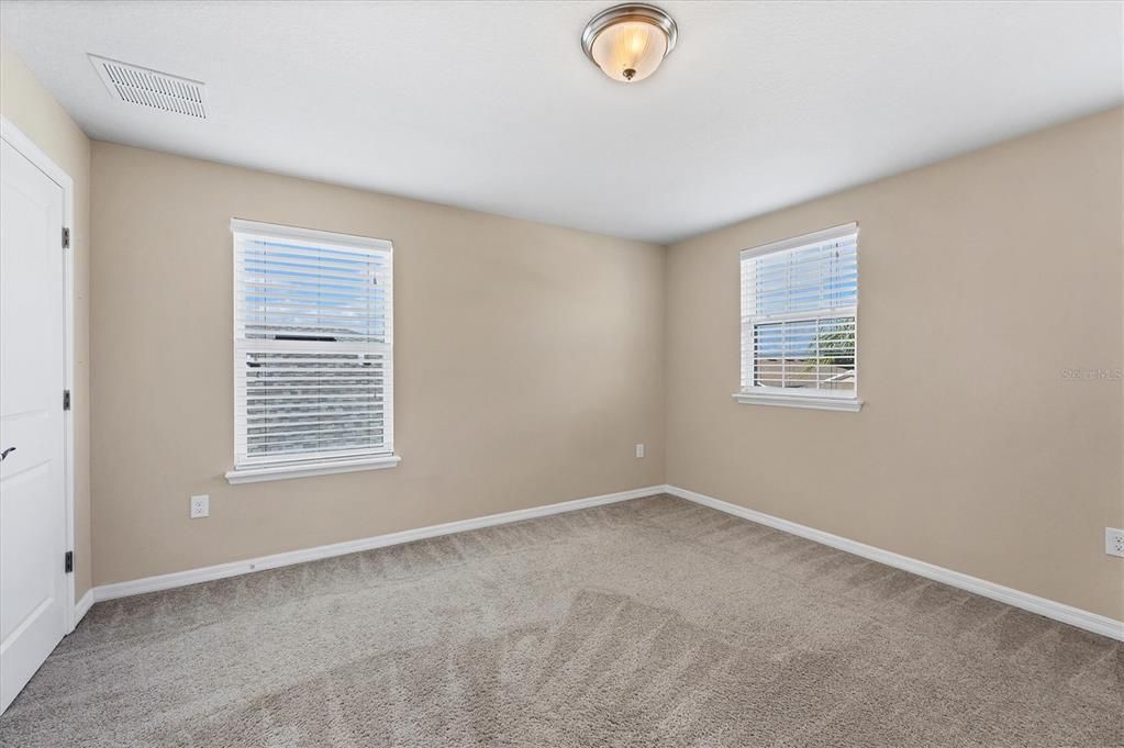 合同活跃: $595,000 (3 贝兹, 2 浴室, 2623 平方英尺)