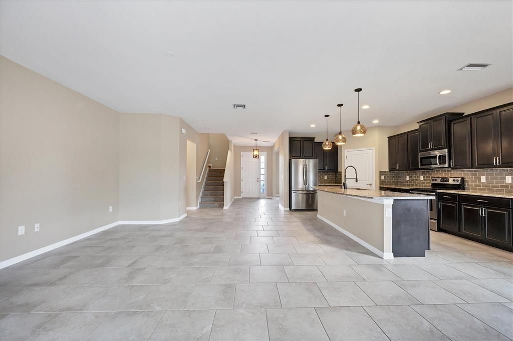 合同活跃: $595,000 (3 贝兹, 2 浴室, 2623 平方英尺)