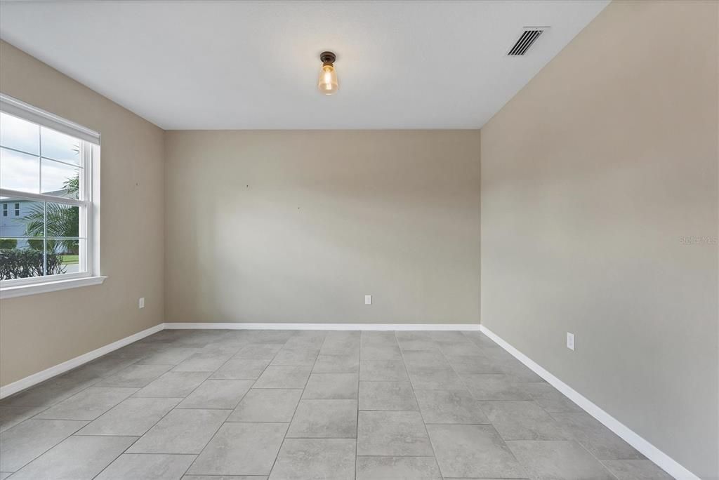 合同活跃: $595,000 (3 贝兹, 2 浴室, 2623 平方英尺)