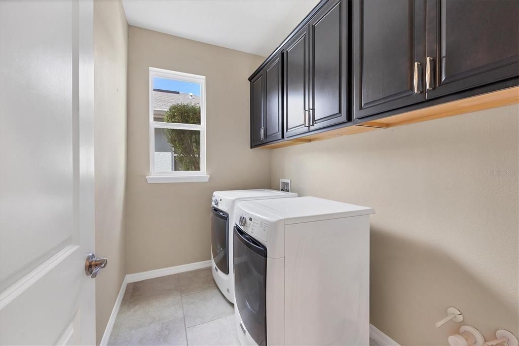 合同活跃: $595,000 (3 贝兹, 2 浴室, 2623 平方英尺)