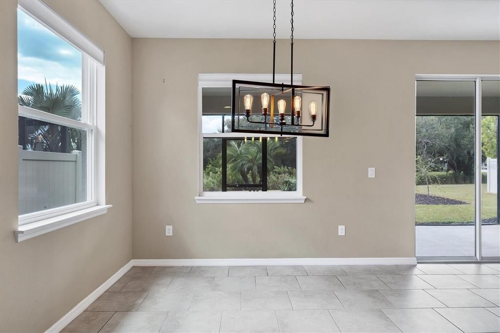 合同活跃: $595,000 (3 贝兹, 2 浴室, 2623 平方英尺)