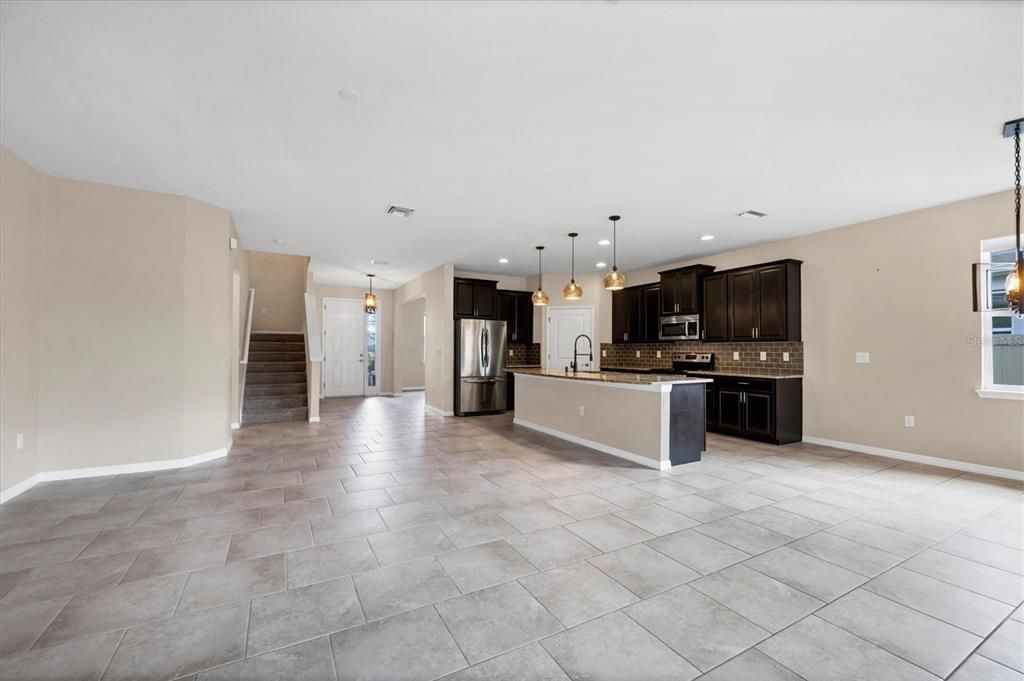 合同活跃: $595,000 (3 贝兹, 2 浴室, 2623 平方英尺)