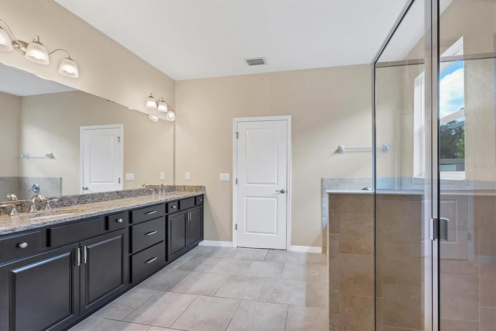 合同活跃: $595,000 (3 贝兹, 2 浴室, 2623 平方英尺)