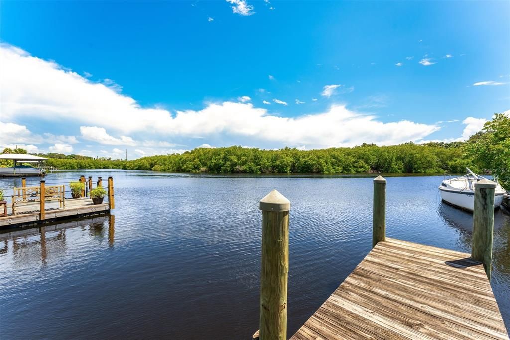 Activo con contrato: $448,900 (4 camas, 3 baños, 1680 Pies cuadrados)