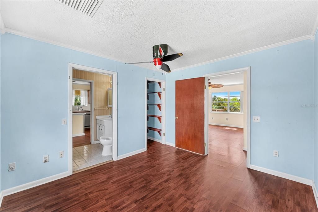 Activo con contrato: $448,900 (4 camas, 3 baños, 1680 Pies cuadrados)