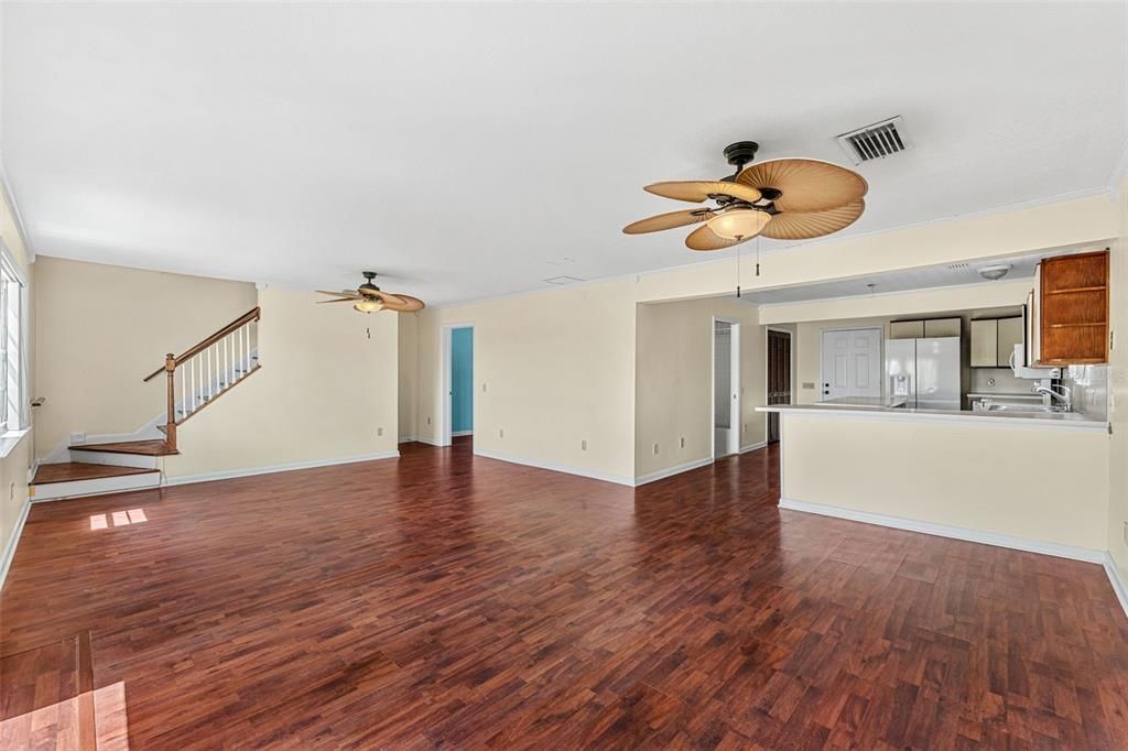 Activo con contrato: $448,900 (4 camas, 3 baños, 1680 Pies cuadrados)