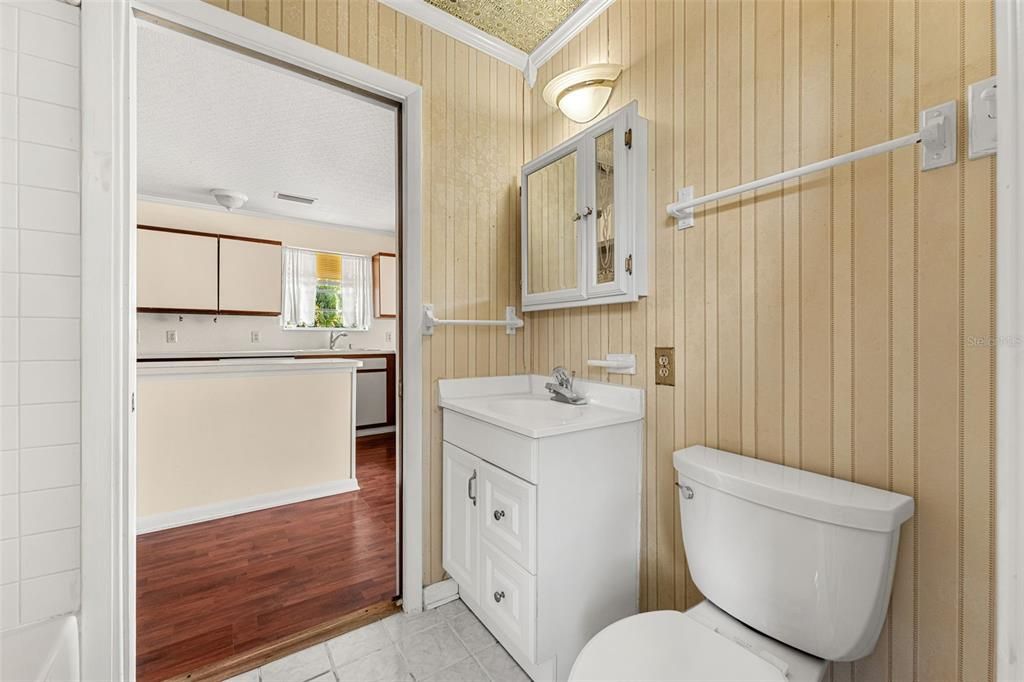 Activo con contrato: $448,900 (4 camas, 3 baños, 1680 Pies cuadrados)