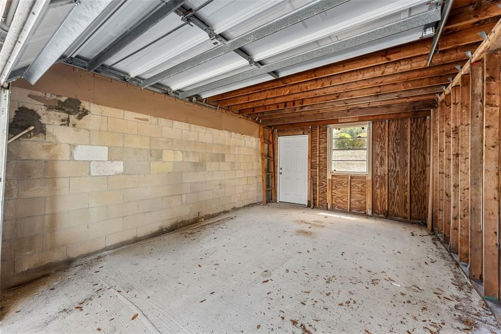 Activo con contrato: $448,900 (4 camas, 3 baños, 1680 Pies cuadrados)