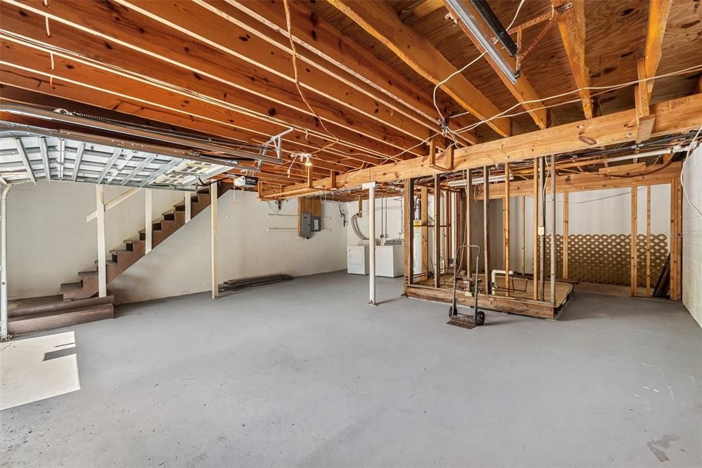 Activo con contrato: $448,900 (4 camas, 3 baños, 1680 Pies cuadrados)