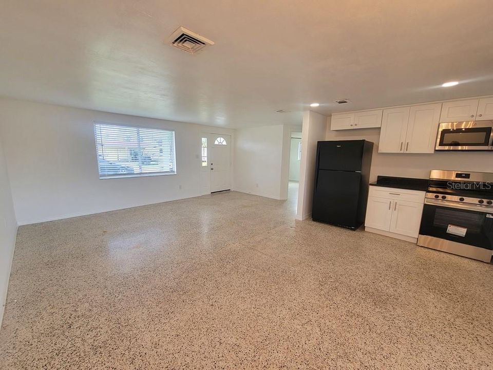 For Rent: $1,650 (2 beds, 1 baths, 864 Square Feet)