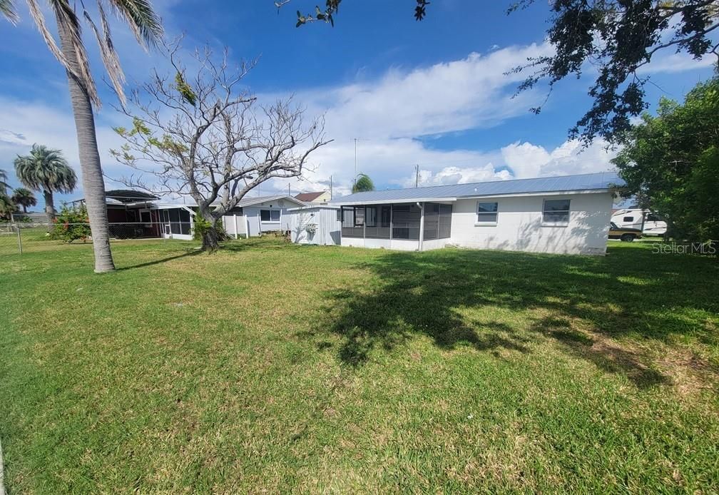 For Rent: $1,650 (2 beds, 1 baths, 864 Square Feet)