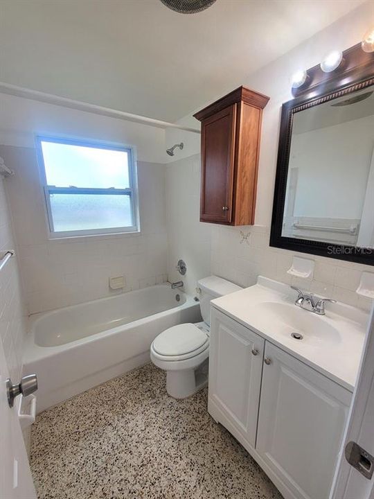 For Rent: $1,650 (2 beds, 1 baths, 864 Square Feet)