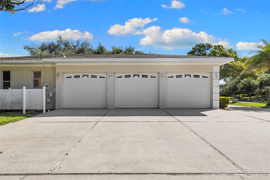 Active With Contract: $800,000 (4 beds, 3 baths, 3648 Square Feet)