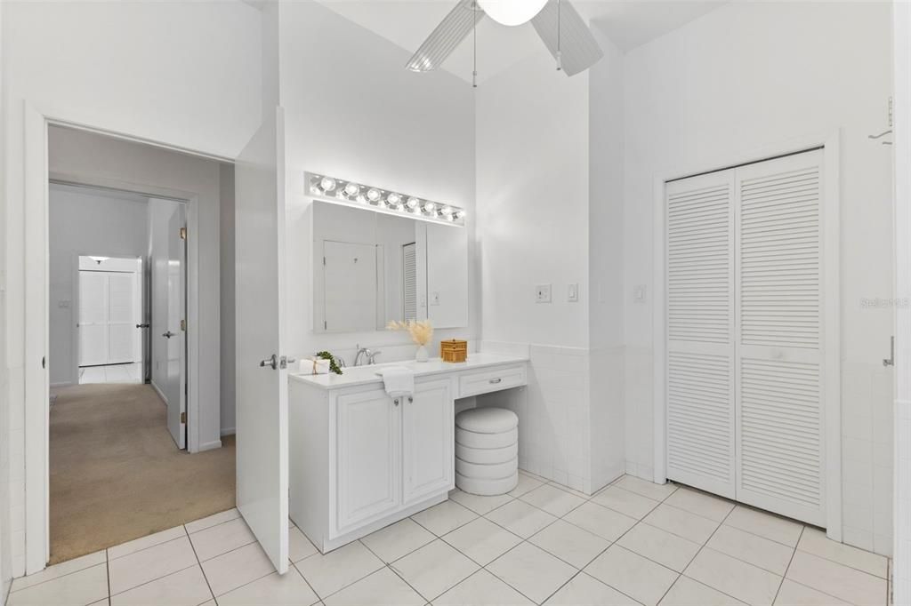 Active With Contract: $800,000 (4 beds, 3 baths, 3648 Square Feet)