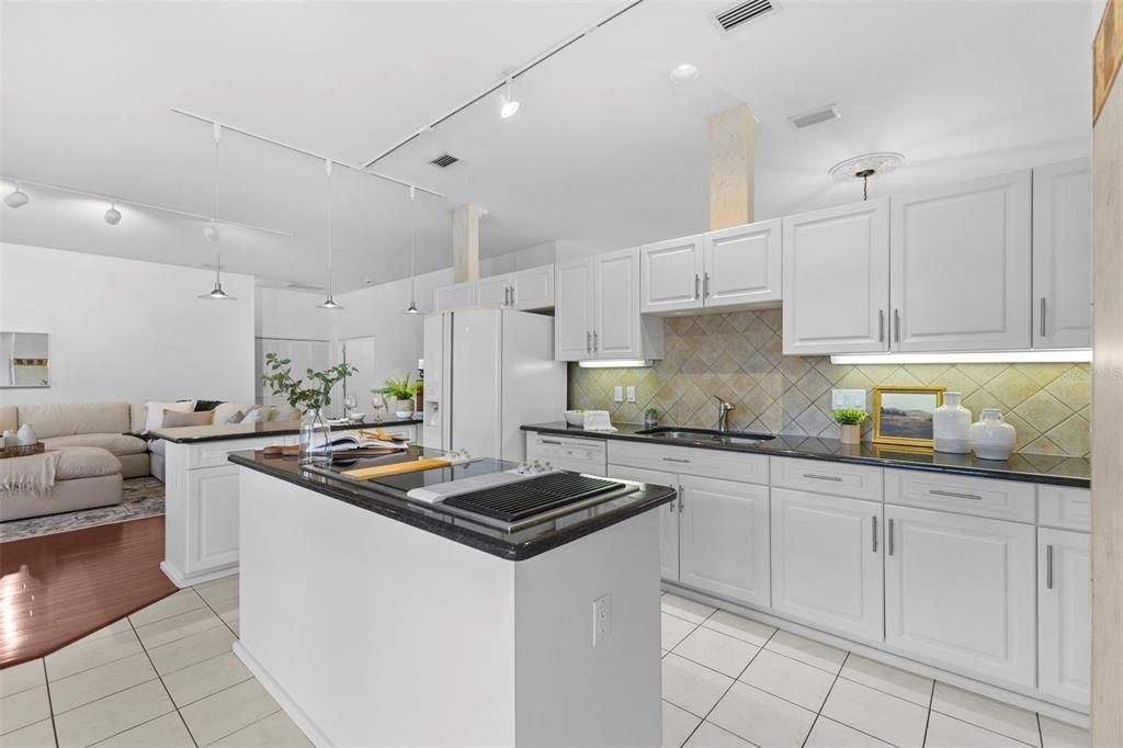 Active With Contract: $800,000 (4 beds, 3 baths, 3648 Square Feet)