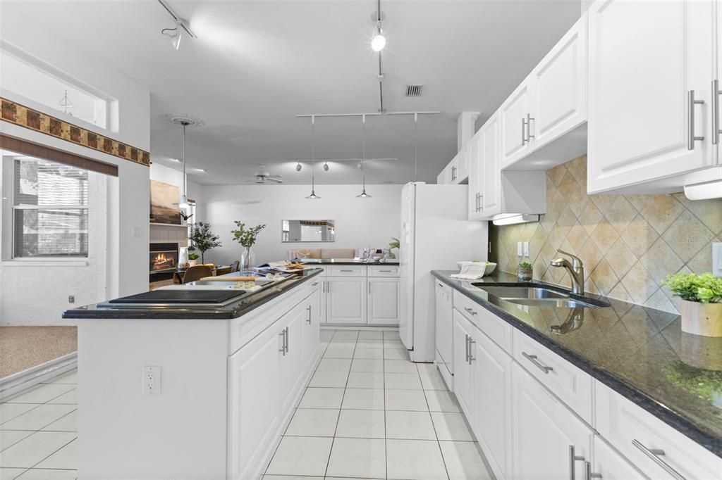 Active With Contract: $800,000 (4 beds, 3 baths, 3648 Square Feet)