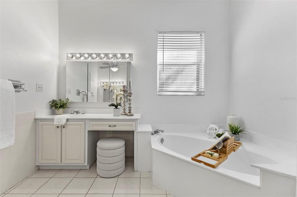 Active With Contract: $800,000 (4 beds, 3 baths, 3648 Square Feet)