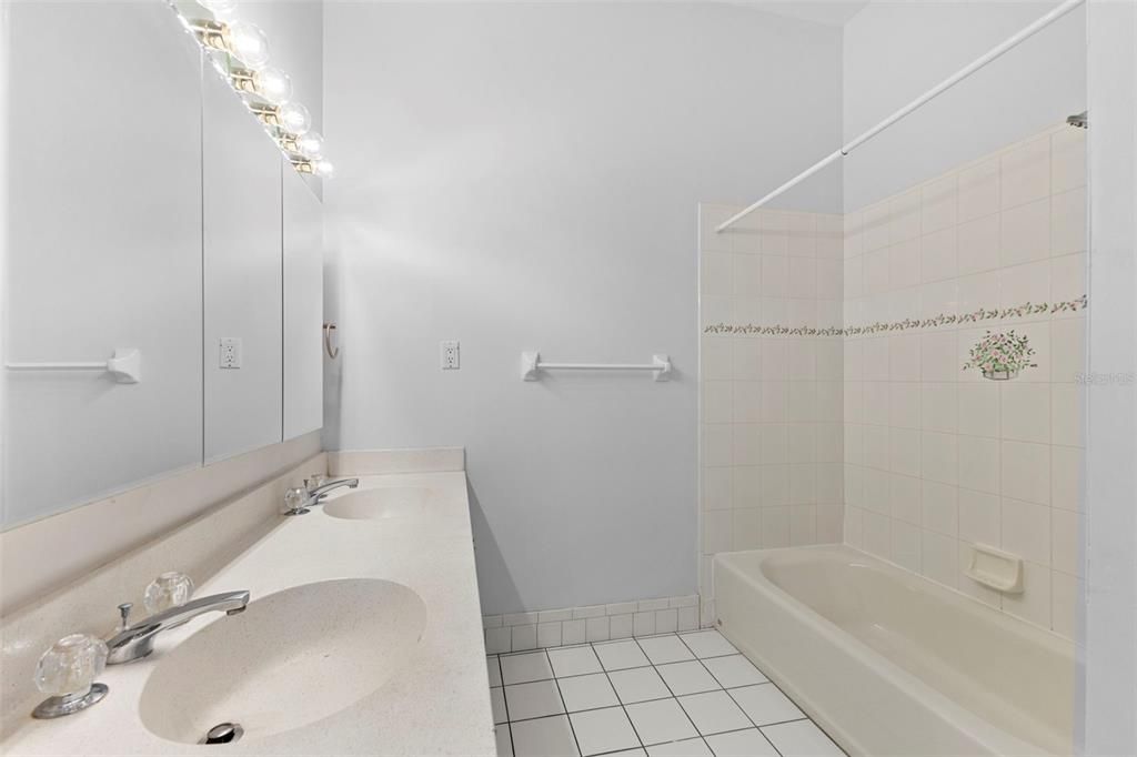 Active With Contract: $800,000 (4 beds, 3 baths, 3648 Square Feet)