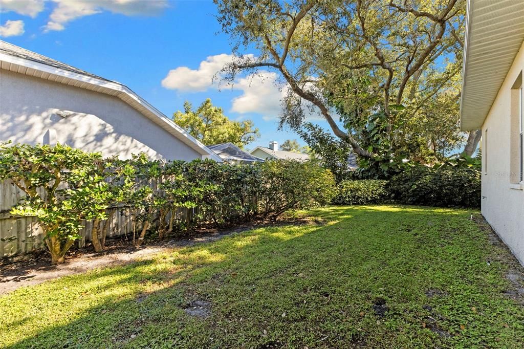 Active With Contract: $800,000 (4 beds, 3 baths, 3648 Square Feet)