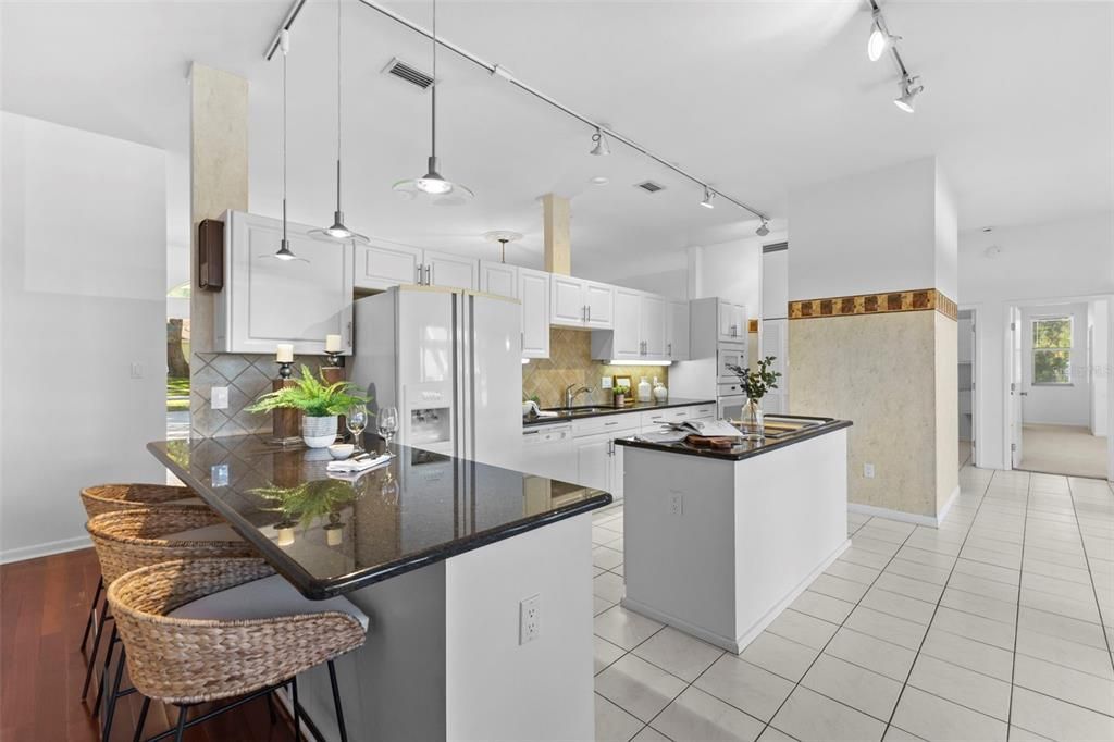 Active With Contract: $800,000 (4 beds, 3 baths, 3648 Square Feet)