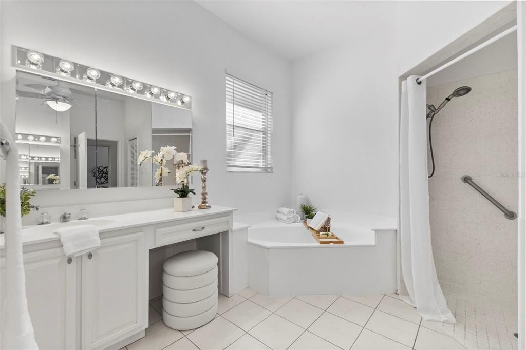 Active With Contract: $800,000 (4 beds, 3 baths, 3648 Square Feet)