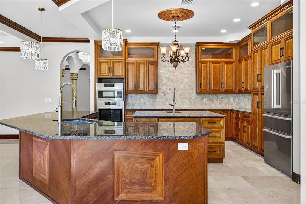 待售: $3,200,000 (6 贝兹, 6 浴室, 7500 平方英尺)