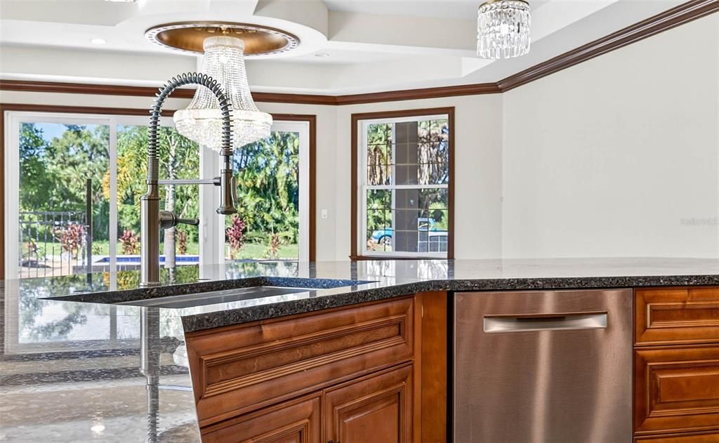 待售: $3,200,000 (6 贝兹, 6 浴室, 7500 平方英尺)