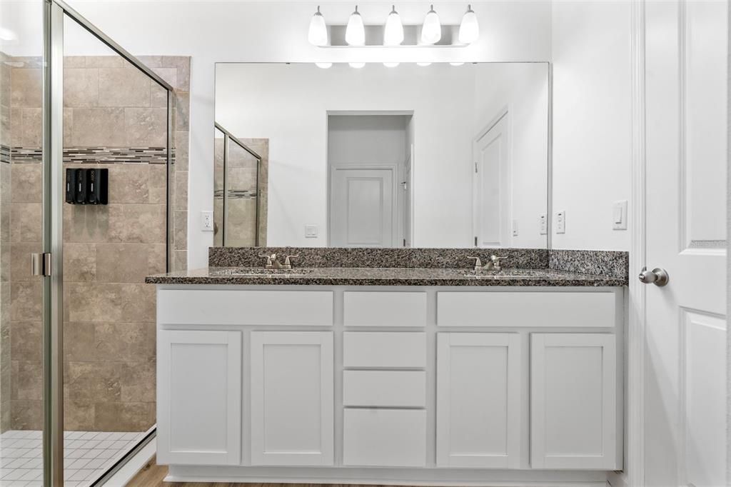 For Sale: $305,900 (3 beds, 2 baths, 1325 Square Feet)