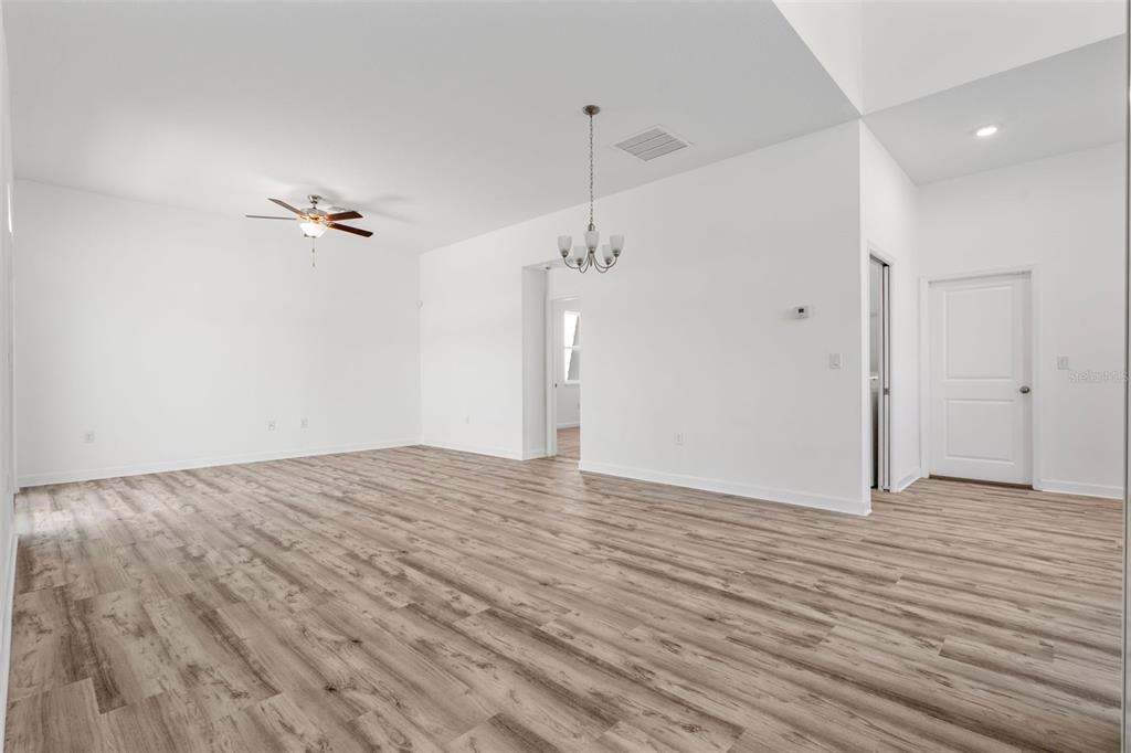 For Sale: $305,900 (3 beds, 2 baths, 1325 Square Feet)