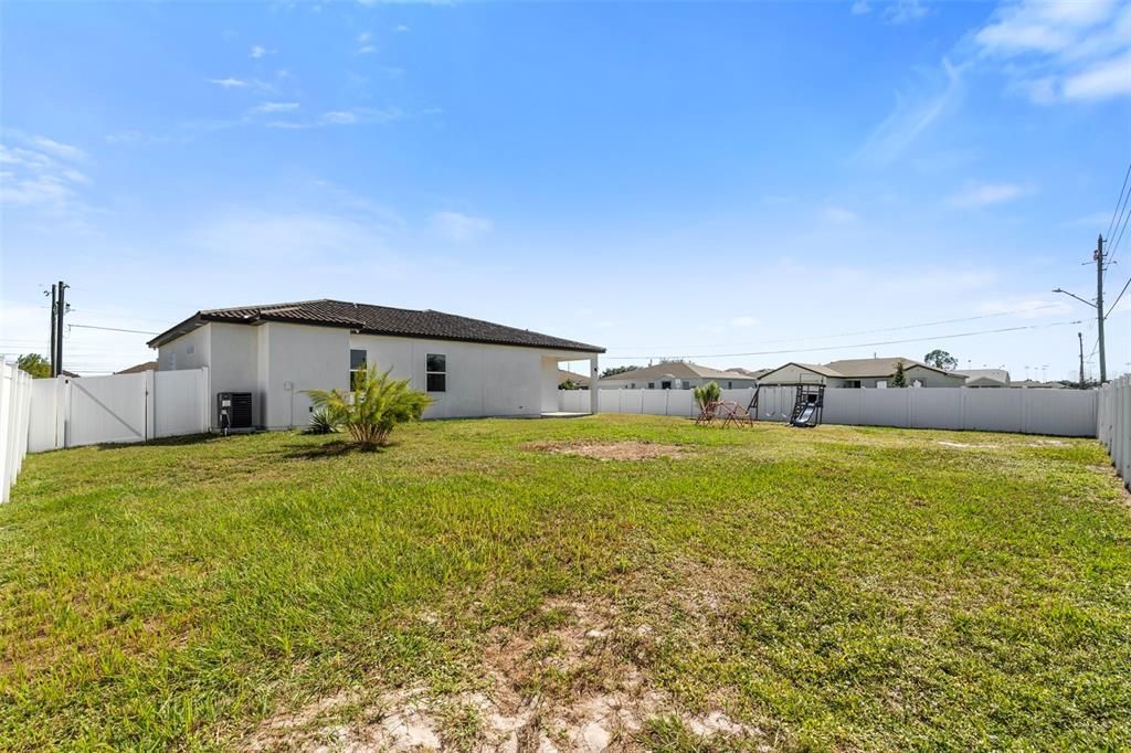 For Sale: $305,900 (3 beds, 2 baths, 1325 Square Feet)