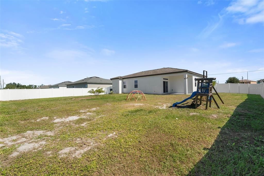 For Sale: $305,900 (3 beds, 2 baths, 1325 Square Feet)