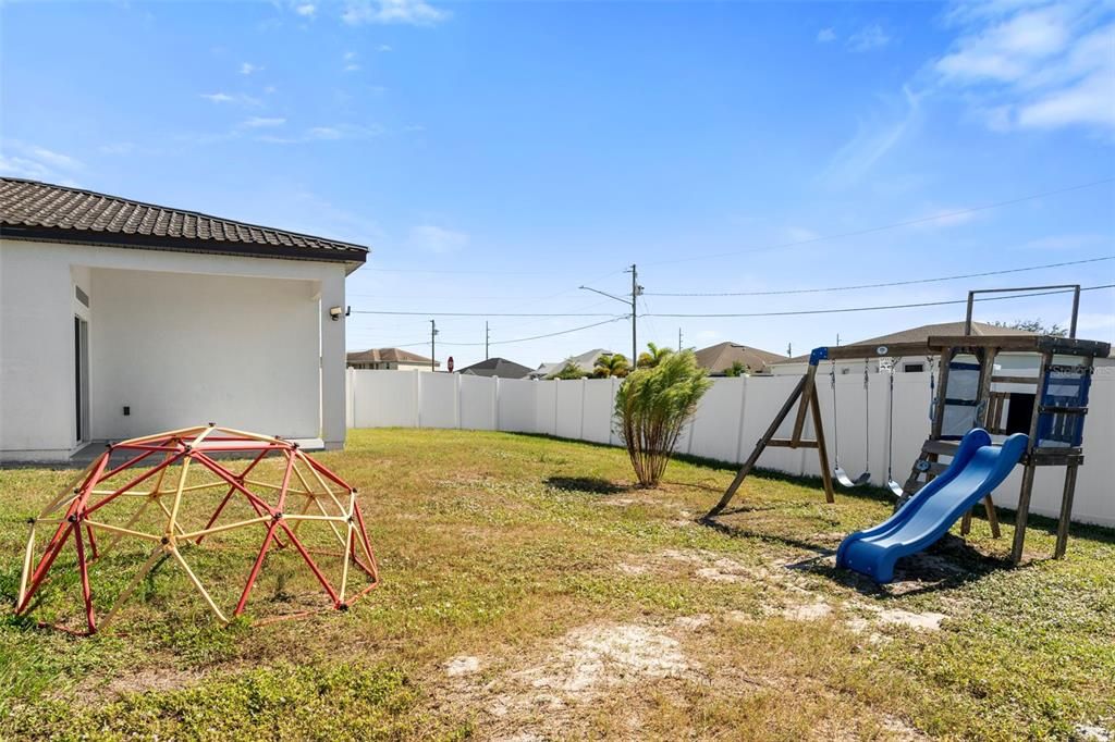 For Sale: $305,900 (3 beds, 2 baths, 1325 Square Feet)