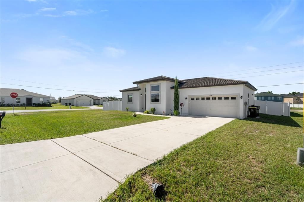 For Sale: $305,900 (3 beds, 2 baths, 1325 Square Feet)