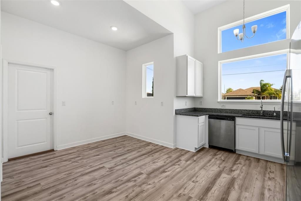 For Sale: $305,900 (3 beds, 2 baths, 1325 Square Feet)