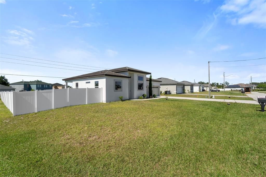 For Sale: $305,900 (3 beds, 2 baths, 1325 Square Feet)