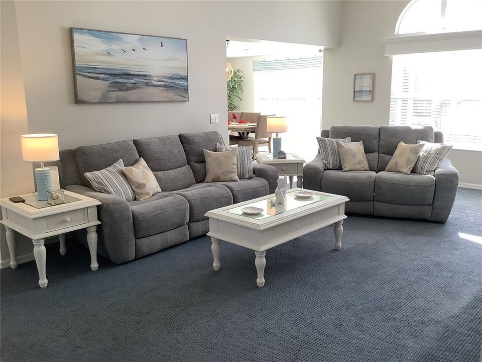 出租: $4,000 (3 贝兹, 2 浴室, 1907 平方英尺)