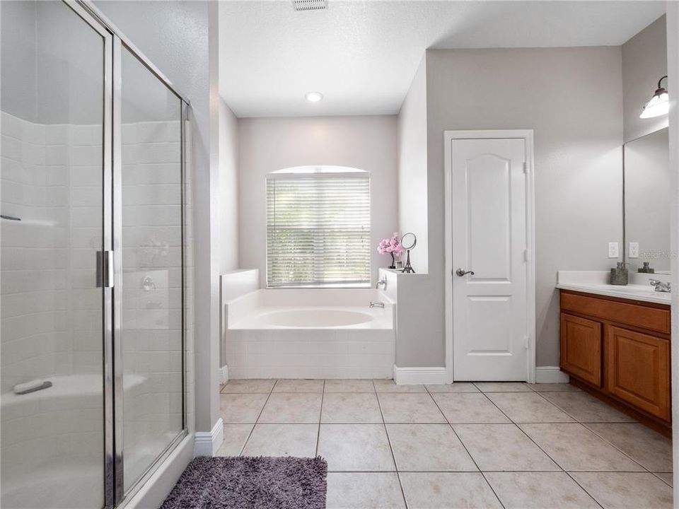 For Sale: $454,000 (5 beds, 3 baths, 2800 Square Feet)