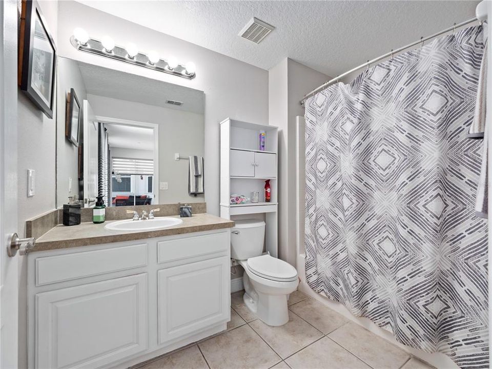 For Sale: $454,000 (5 beds, 3 baths, 2800 Square Feet)