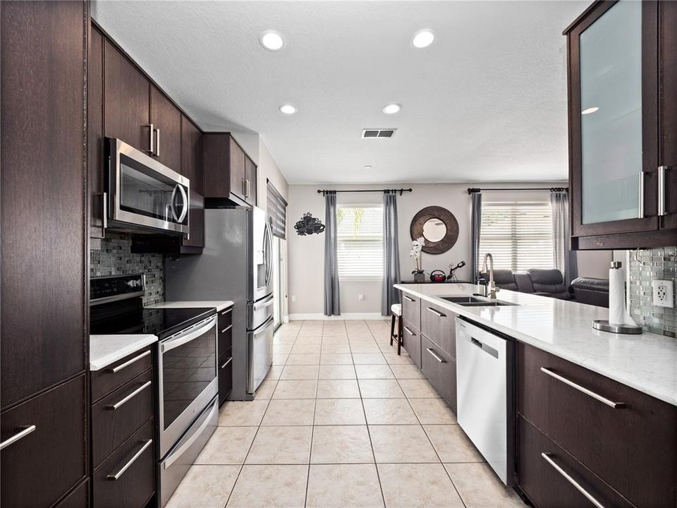 For Sale: $454,000 (5 beds, 3 baths, 2800 Square Feet)