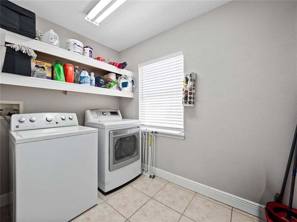 For Sale: $454,000 (5 beds, 3 baths, 2800 Square Feet)