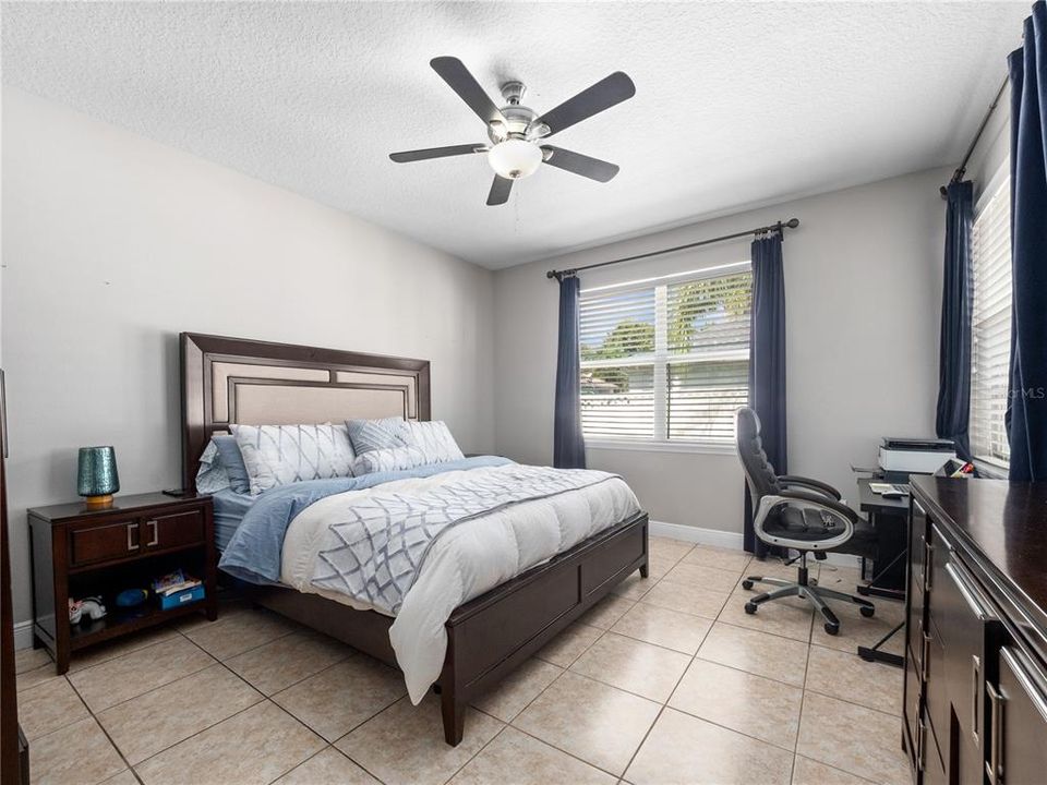 For Sale: $454,000 (5 beds, 3 baths, 2800 Square Feet)