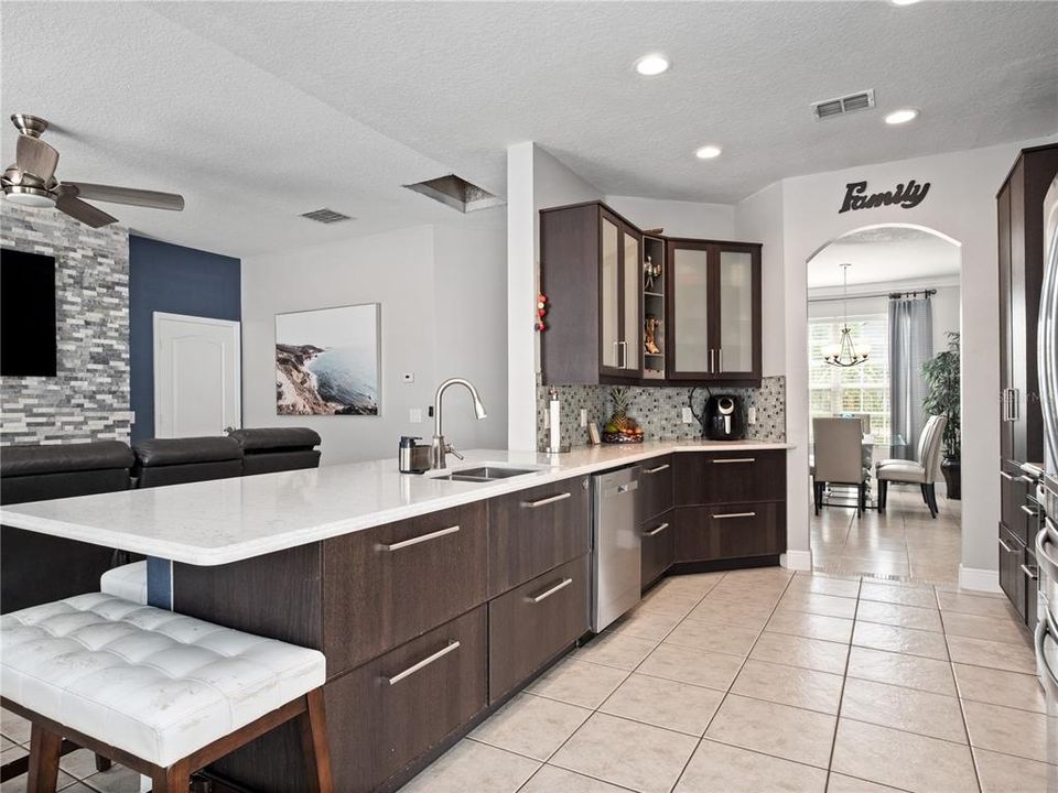 For Sale: $454,000 (5 beds, 3 baths, 2800 Square Feet)