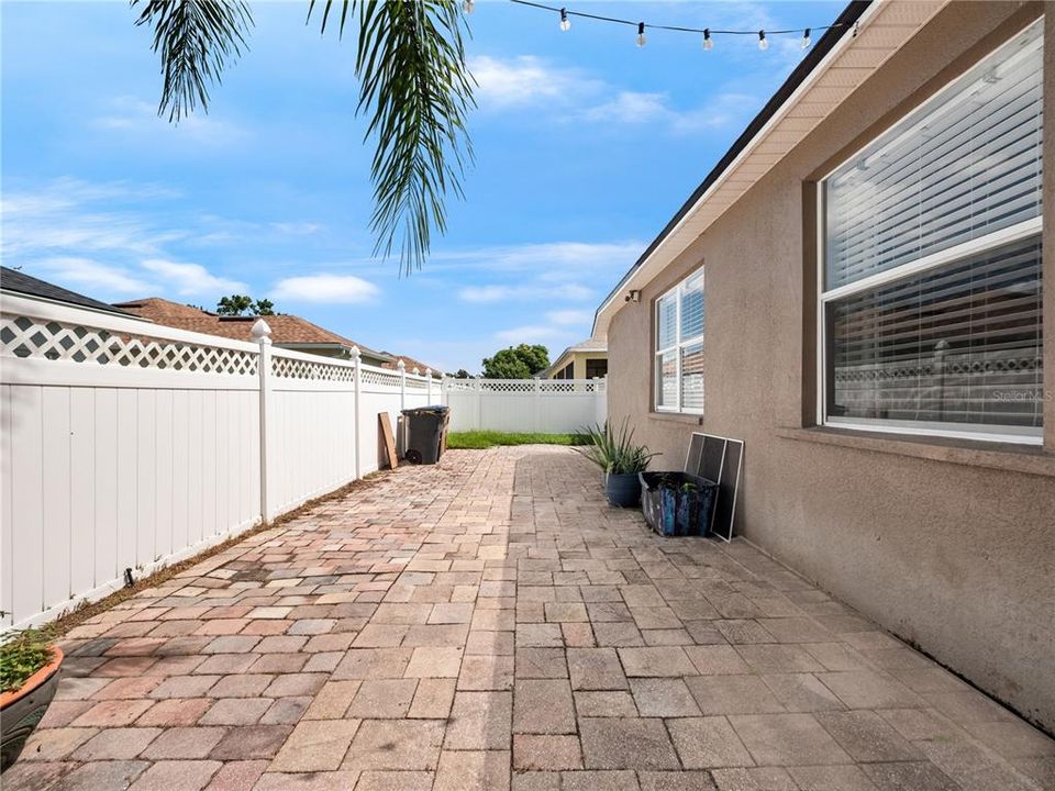 For Sale: $454,000 (5 beds, 3 baths, 2800 Square Feet)