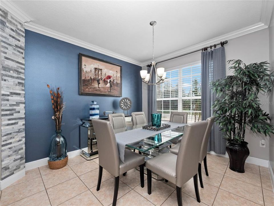 For Sale: $454,000 (5 beds, 3 baths, 2800 Square Feet)