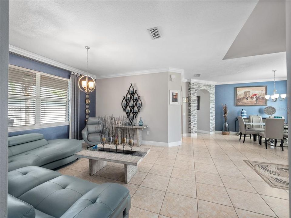 For Sale: $454,000 (5 beds, 3 baths, 2800 Square Feet)