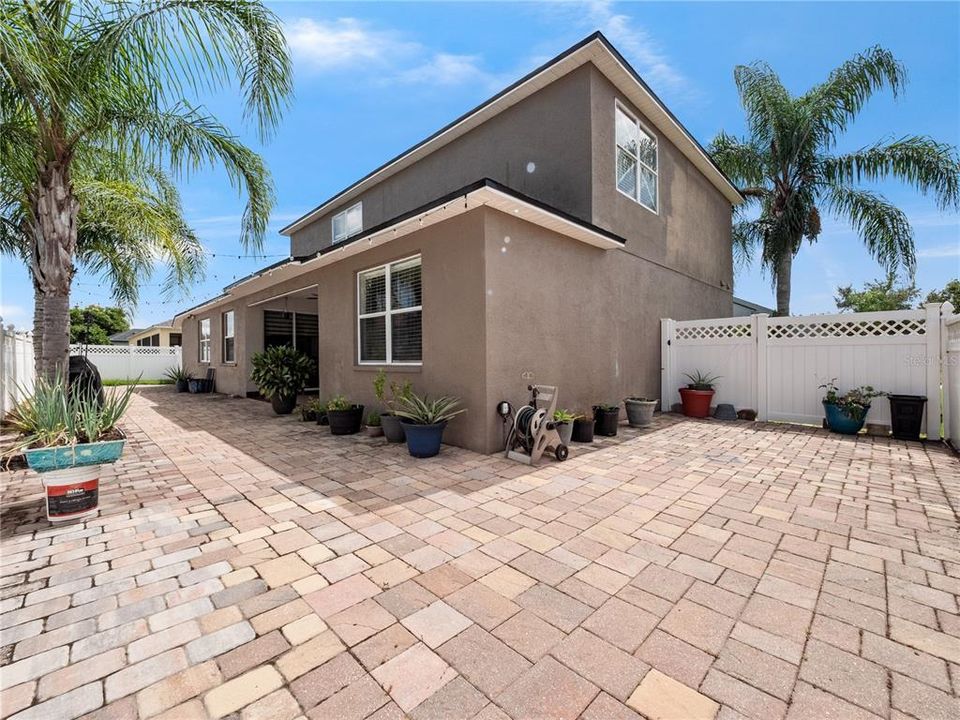 For Sale: $454,000 (5 beds, 3 baths, 2800 Square Feet)